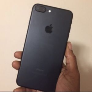 UNLOCKED IPHONE 7 PLUS (LIKE NEW)